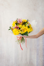 Cargar imagen en el visor de la galería, Garden Bouquet