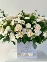 Cargar imagen en el visor de la galería, White fever