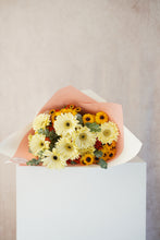 Cargar imagen en el visor de la galería, Gerberas Bouquet