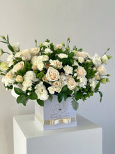 Cargar imagen en el visor de la galería, White fever