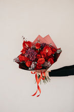 Cargar imagen en el visor de la galería, Soft heart bouquet