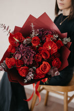Cargar imagen en el visor de la galería, Soft heart bouquet