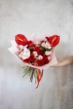 Cargar imagen en el visor de la galería, Love Crush Bouquet (24/50/75 rosas)