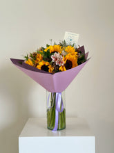 Cargar imagen en el visor de la galería, Sunflower bouquet