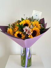 Cargar imagen en el visor de la galería, Sunflower bouquet