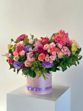 Cargar imagen en el visor de la galería, Pretty in pink box