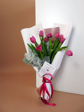 Cargar imagen en el visor de la galería, Ramo de tulipanes