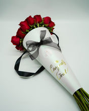 Cargar imagen en el visor de la galería, Cono colgante con 24 rosas