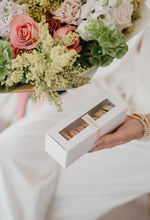 Cargar imagen en el visor de la galería, Macaroons For Mom (4 pcs)
