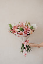 Cargar imagen en el visor de la galería, Blush Affection
