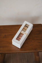 Cargar imagen en el visor de la galería, Macaroons For Mom (4 pcs)
