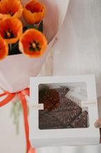 Cargar imagen en el visor de la galería, Brownies For Mom (8 pcs)
