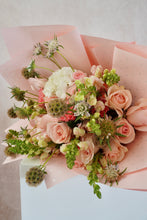 Cargar imagen en el visor de la galería, Pink Love Bouquet
