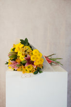Cargar imagen en el visor de la galería, Garden Bouquet
