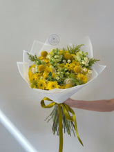 Cargar imagen en el visor de la galería, Yellow Love Bouquet
