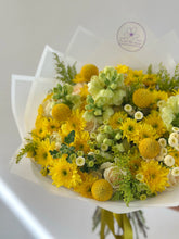 Cargar imagen en el visor de la galería, Yellow Love Bouquet
