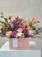 Cargar imagen en el visor de la galería, Floral bag
