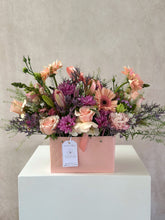 Cargar imagen en el visor de la galería, Floral bag
